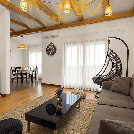 Cesare With Shared Pool Apartman *