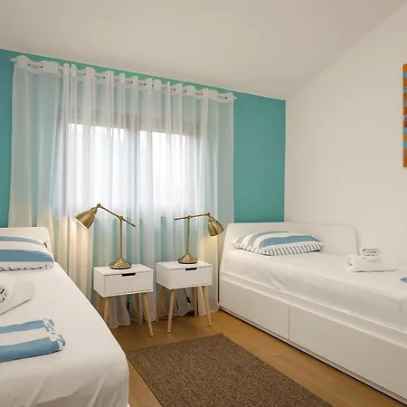 Cesare With Shared Pool Apartman Liznjan