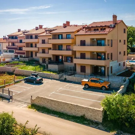 Cesare With Shared Pool Ližnjan