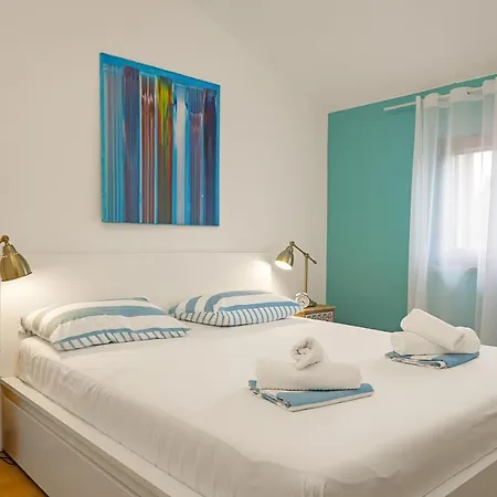 Apartman Cesare With Shared Pool Liznjan
