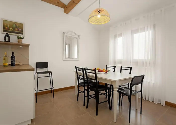 Appartamento Cesare With Shared Pool