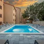 Cesare With Shared Pool Apartamento *