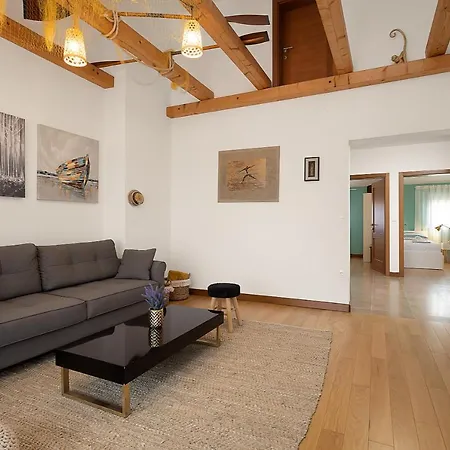 Cesare With Shared Pool * Ližnjan