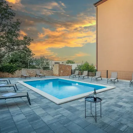 Cesare With Shared Pool * Ližnjan