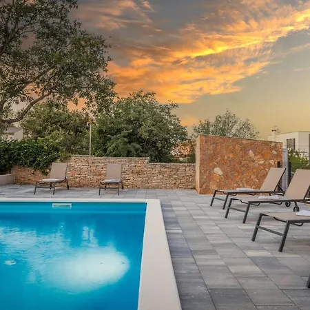 Appartement Cesare With Shared Pool *