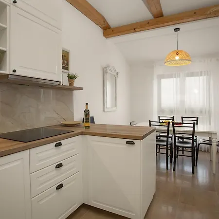 Cesare With Shared Pool Ližnjan