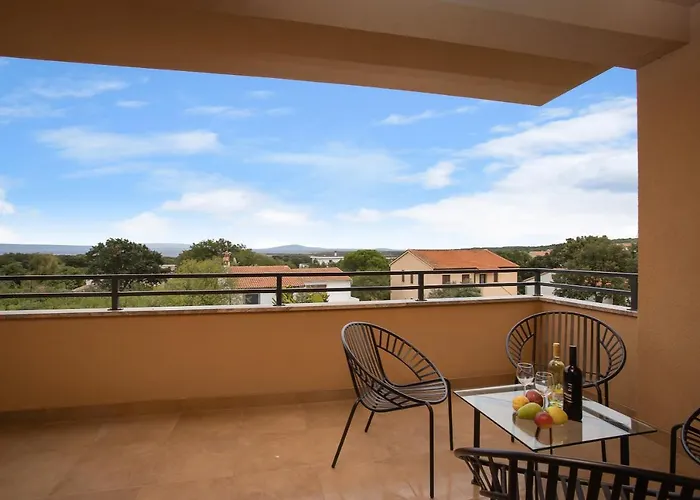 Appartement Cesare With Shared Pool Ližnjan