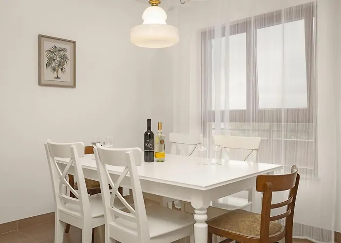 Cesare With Shared Pool * Ližnjan