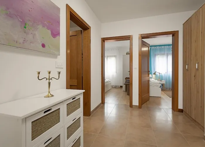 Cesare With Shared Pool Appartement *