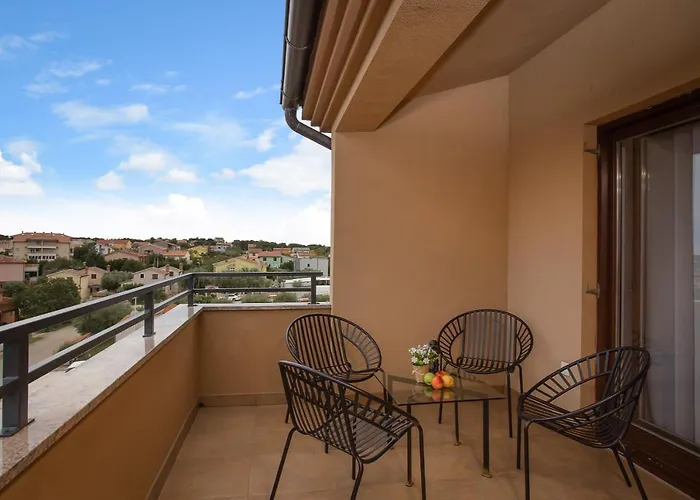 Cesare With Shared Pool Appartement *