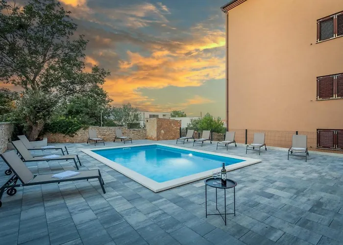 Cesare With Shared Pool * Ližnjan