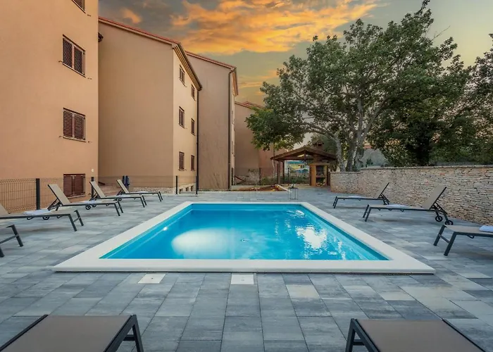 Cesare With Shared Pool Appartement *